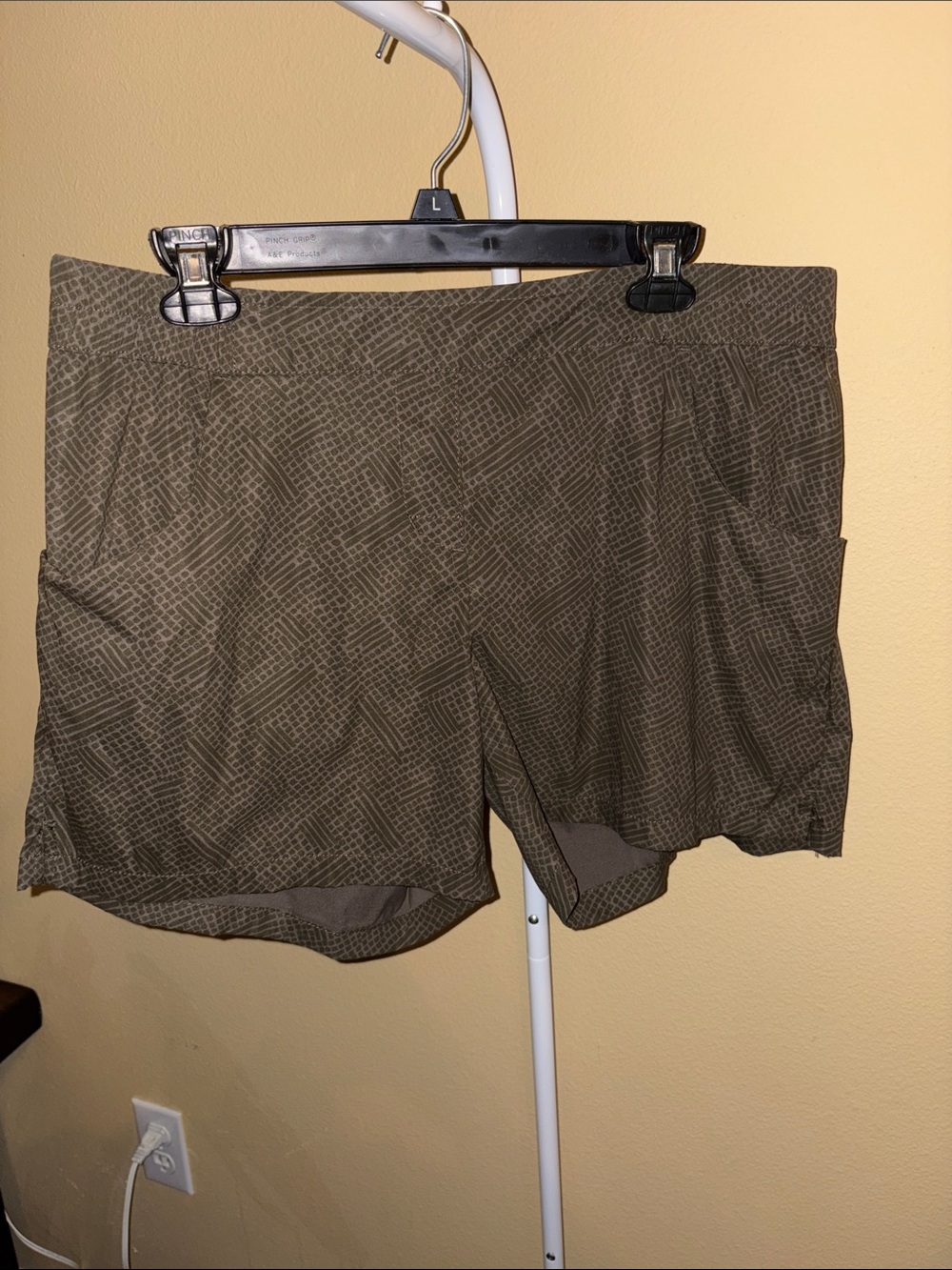 Toad&Co. Women’s Athletic Shorts - Olive Pattern Size L
